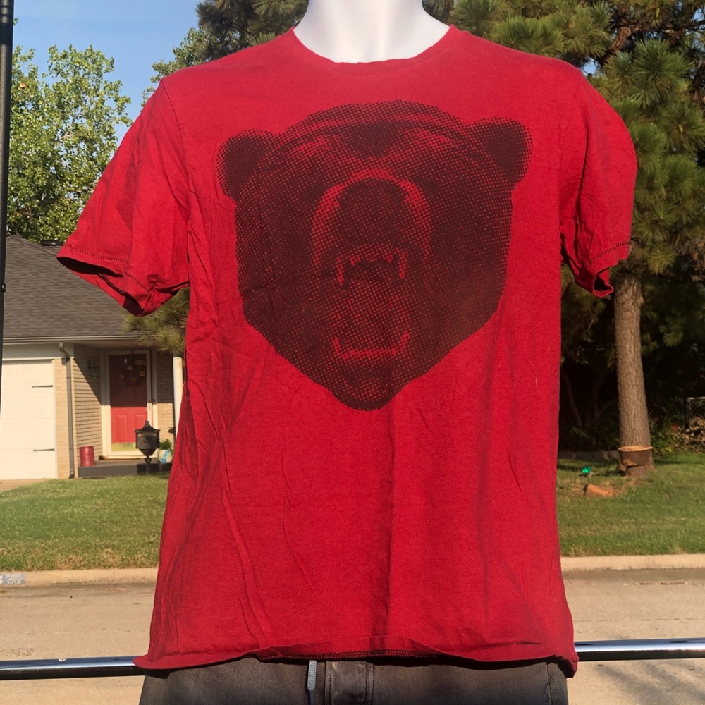 Men’s medium Kenneth Cole reaction t shirt.
